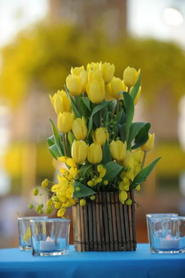 tischdeko rustikal tischdeko mit gelben tulpen gartenparty