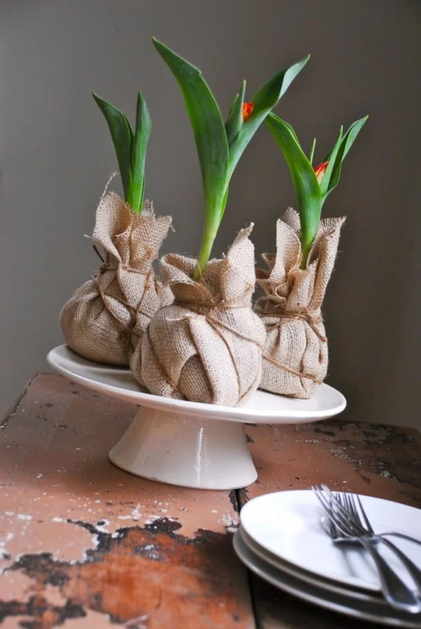 tischdeko rustikal tischdeko mit tulpen