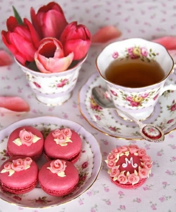 tischdeko selber machen tee trinken rote tulpen