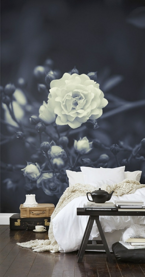 wandideen schlafzimmer wandgestaltung ideen mustertapeten rose schwarz weiß