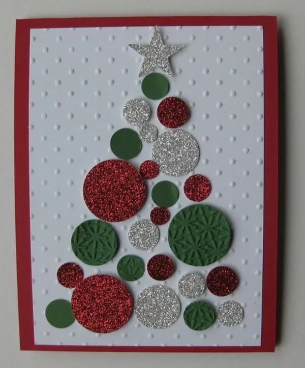 Weihnachtsbastelideen Weihnachtskarten basteln Christmasbaum aus glitzernden Kugeln in Silber Rot und Tannengrün