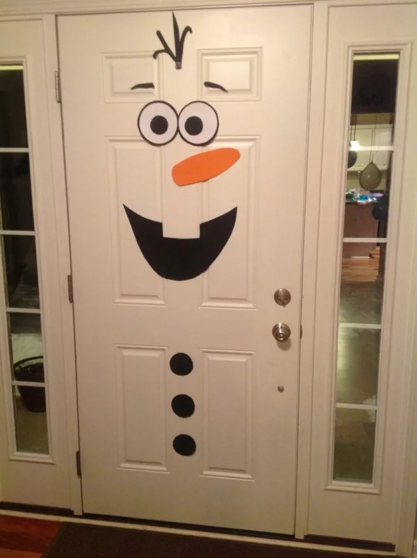 Weihnachtsbasteln mit Kindern Schneemann Olaf an der Tür Deko Idee