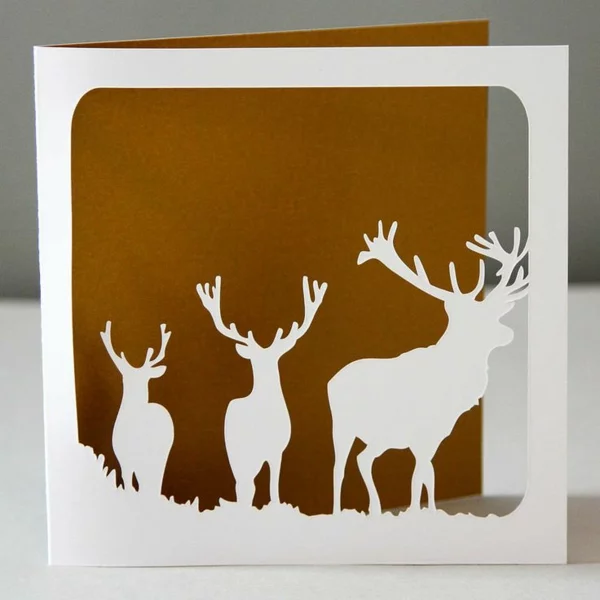 Weihnachtskarten basteln Hirsche auf braunem Hintergrund Weihnachtsbastelideen 