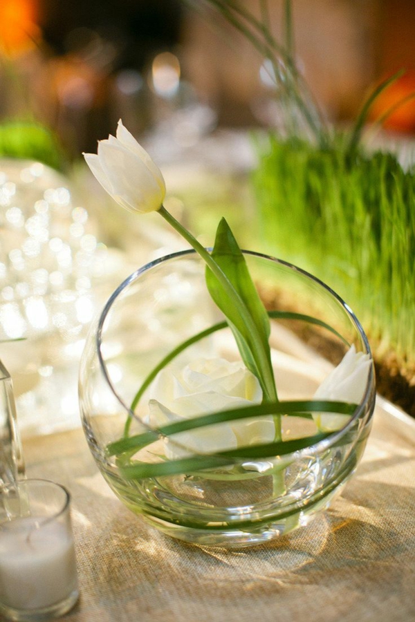 weiße tulpe festliche tischdeko ideen in glassphäre