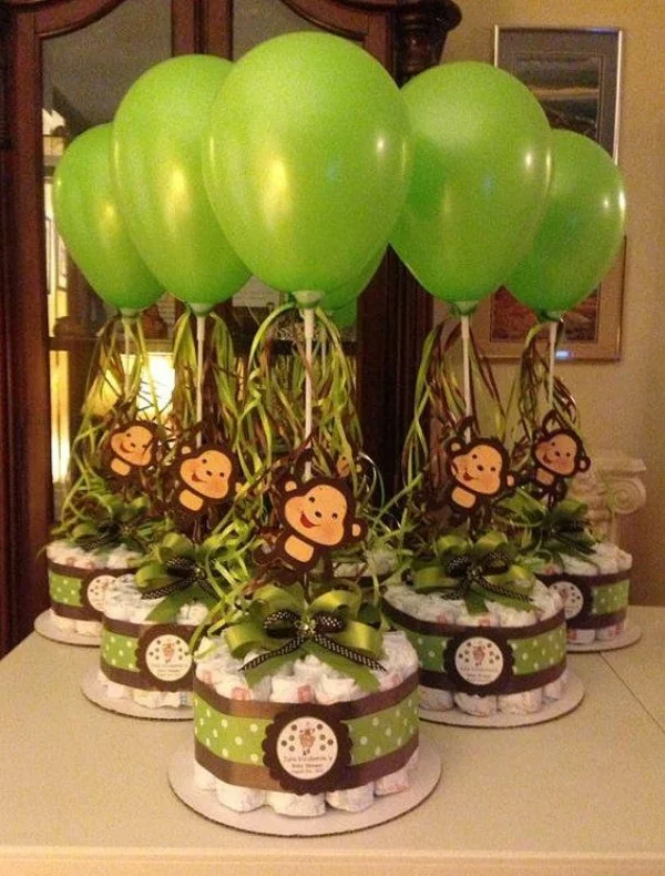 windeltorte basteln anleitung babygeschenke geburt ballons grün