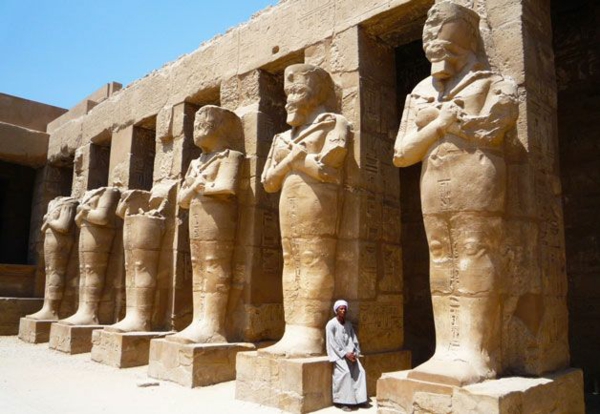 Reise nach Ägypten urlaub bewohner statuen