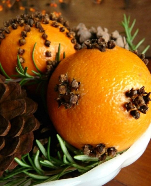 Weihnachtsschmuck basteln orangen mit nelken knospen dekorieren