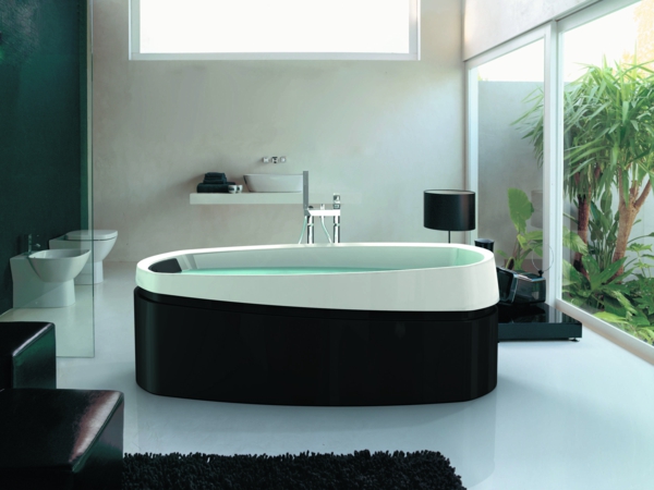 freistehende badewanne schwarz weiß minimalistisches design