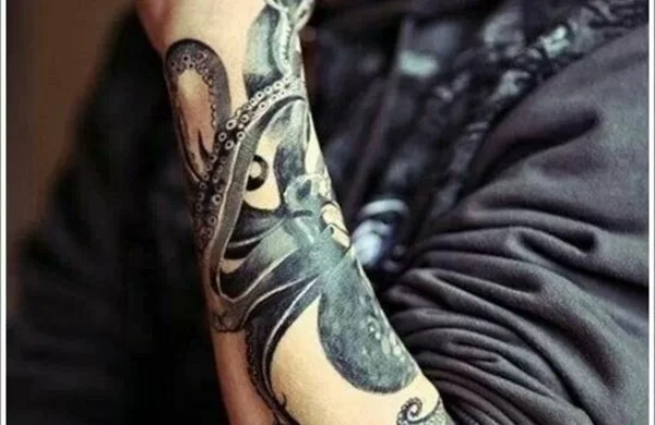Oberarm und Unterarm Tattoo Ideen mit Kraken 