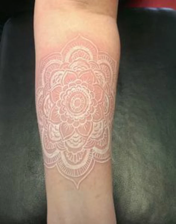 mandala tattoo lotus mandala weiß tinten