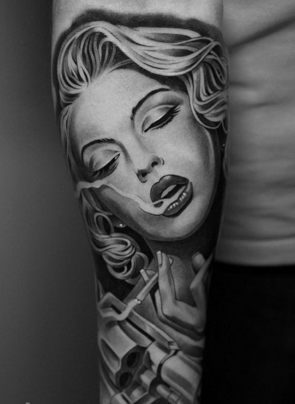 Tattoo arm frau schwarz weiß