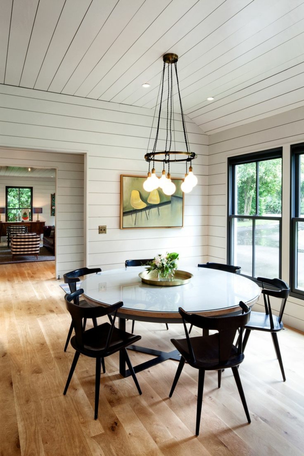 Esstisch rustikal und dessen Platz im ländlichen Esszimmer