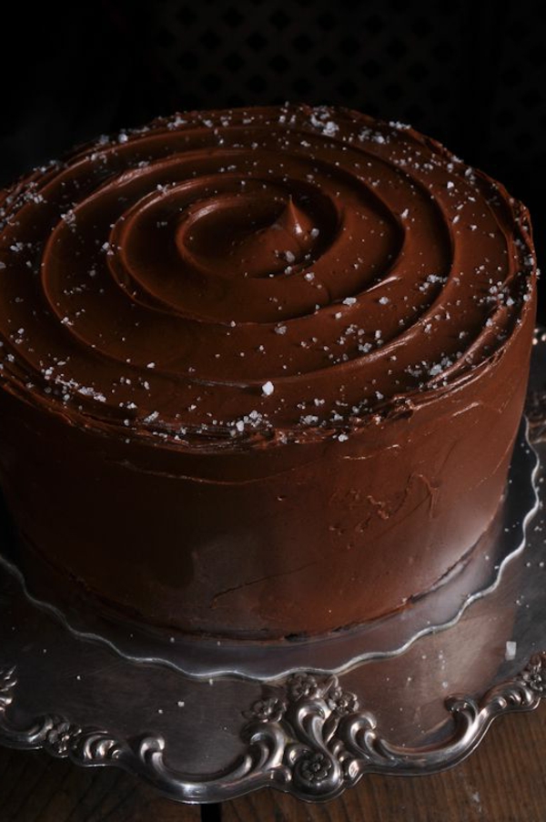 schokoladenkuchen dunkle schokolade spiralförmige glasur