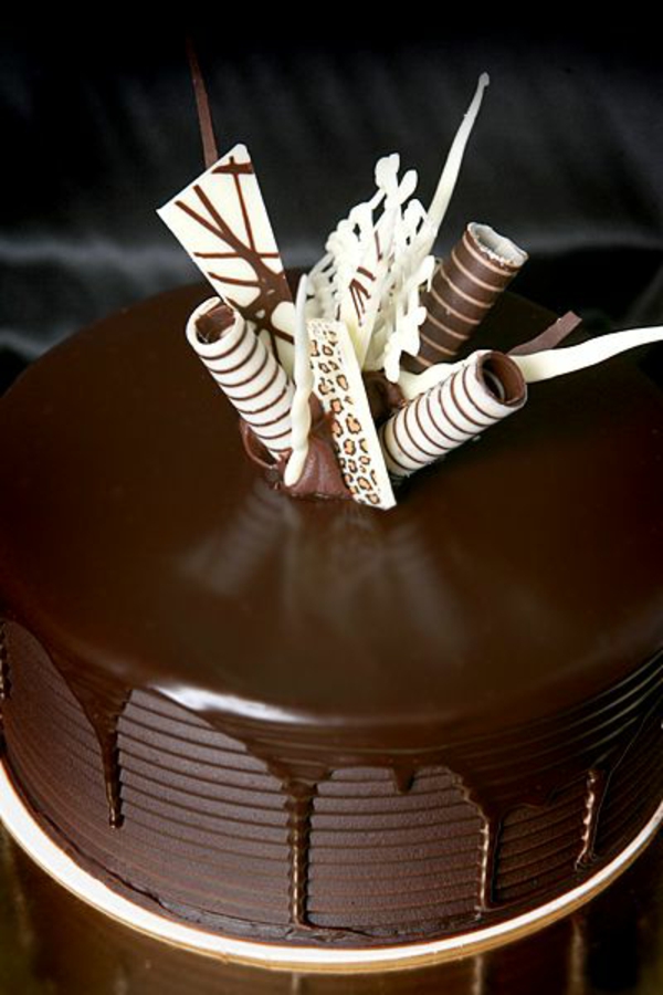 schokoladen kuchen weiße schokolade röllchen