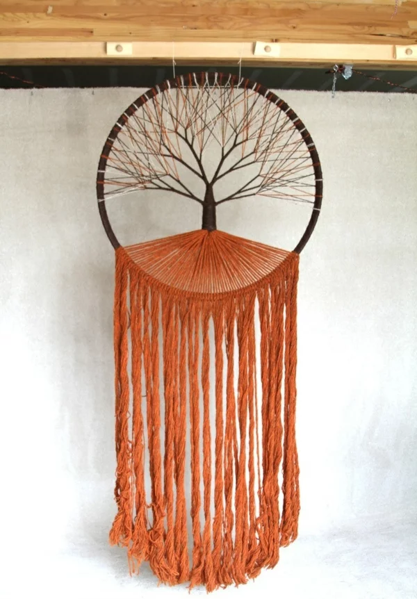 DIY Traumfänger aus Garn mit Baum-Motiv 