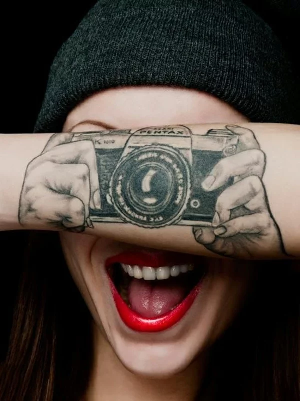 Unterarm Tattoo Ideen mit Pentax Camera 