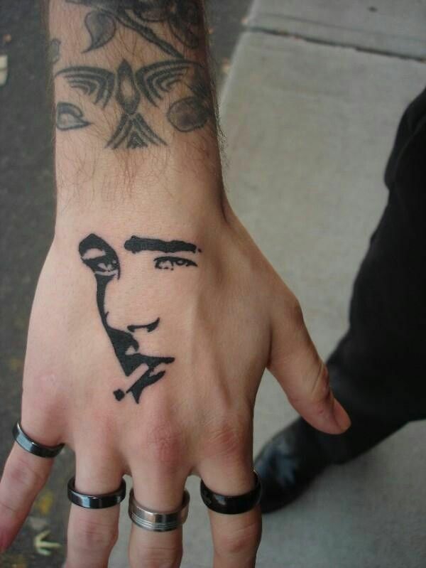 unterarm tattoo vorlagen gesicht finger