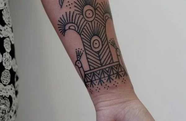 Unterarm Tattoo mit ägyptischen Symbolen 