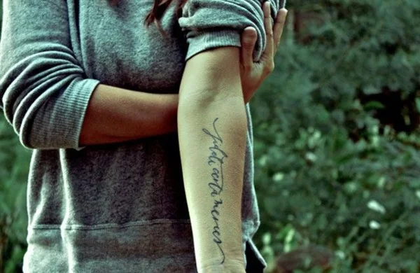 Unterarm Tattoo schriften 