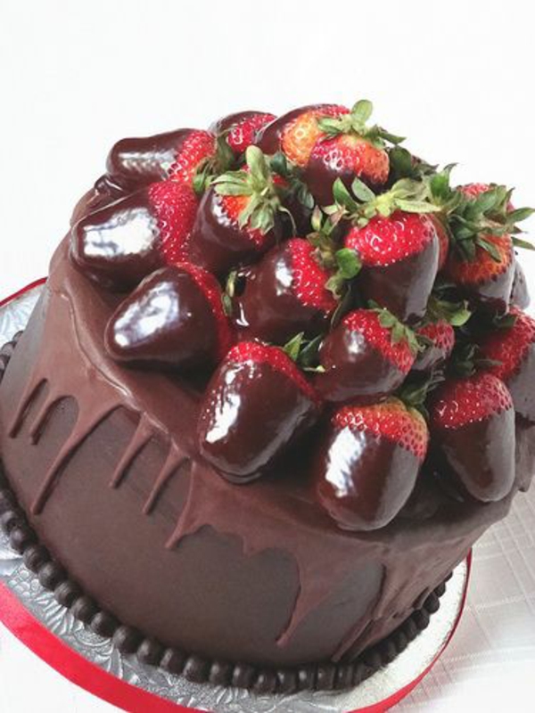 valentinstag torte schokolade erdbeeren