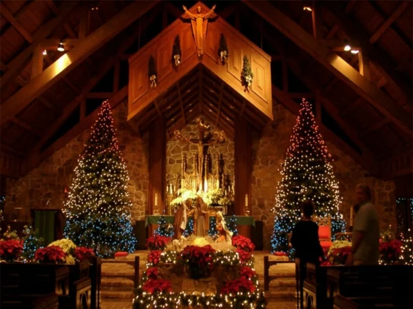 weihnachtsbaum beleuchtung symmetrisch kirche