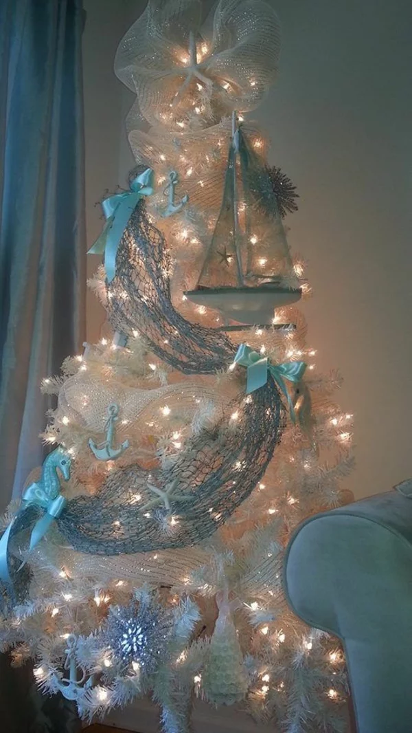 weihnachtsbaum beleuchtung türkis meeresthema