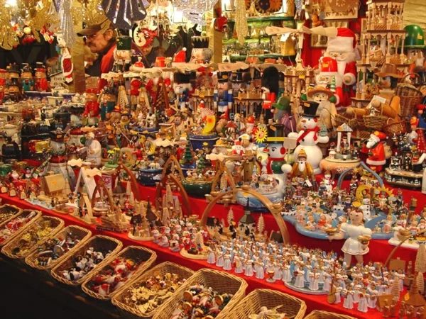 weihnachtsurlaub in deutschland weiihnachtsmarkt traditionelle figuren