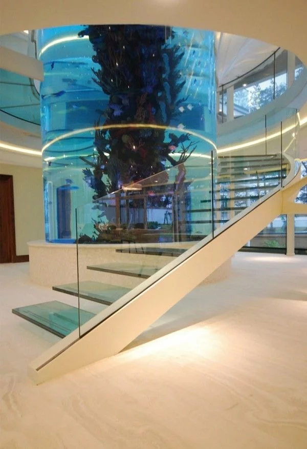 Brillante glas Aquarium Dekoration treppe