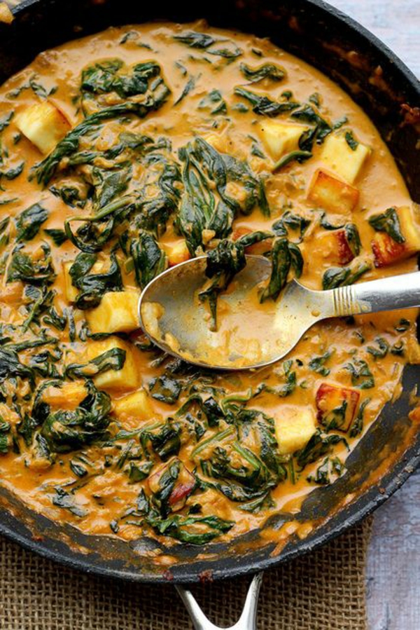 Indisch kochen indisches Essen vegetarisch saag paneer frischer spinat