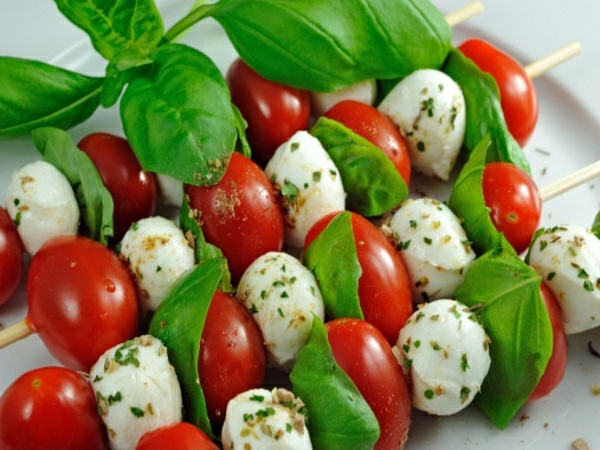 Kalorienverbrauch berechnen gesundes essen tomaten mozzarella
