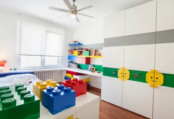 Kinderzimmer im LEGO stil einrichten schränke