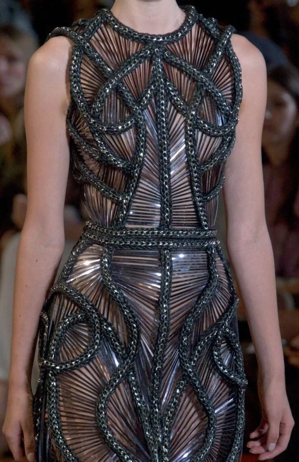 Kleid Silber abendkleid metall effekt schwarz akzent