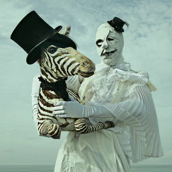 Surrealismus Bilder und Merkmale zebra zylinder