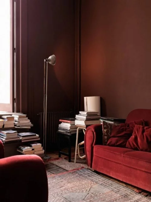 Trendfarbe-Marsala-inneneinrichtung-wohnstil-sofa