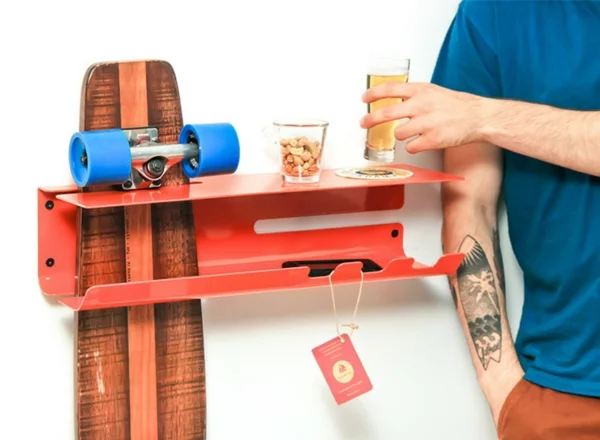 Zanocchi&Starke designer wandregal für skateboard beistelltisch