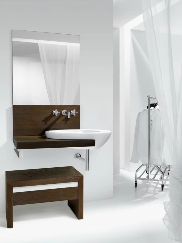 badezimmer einrichten weißes waschbecken badspiegel hocker