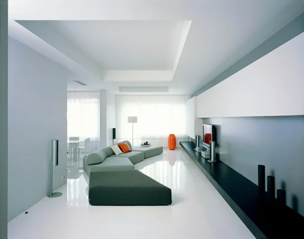 futurismus kunst wohnzimmer graues sofa orange vase