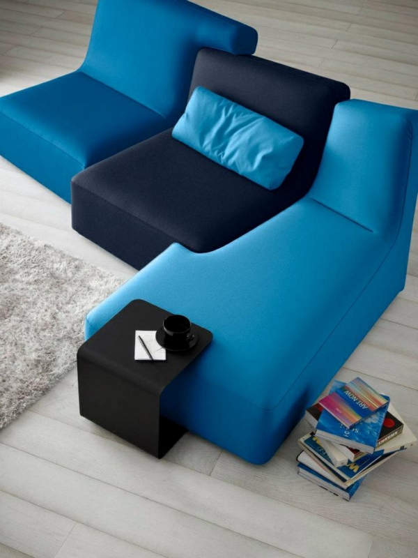 innendesign trends wohnzimmer modular sofa kräftig blau Ligne Roset