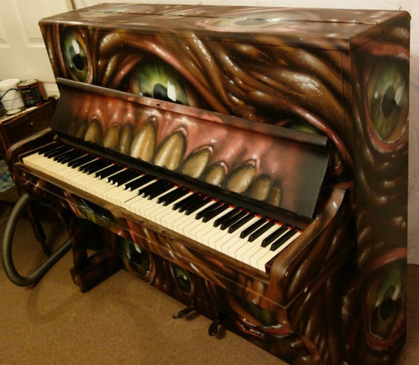 klavier spielen lernen gruselig horror muster