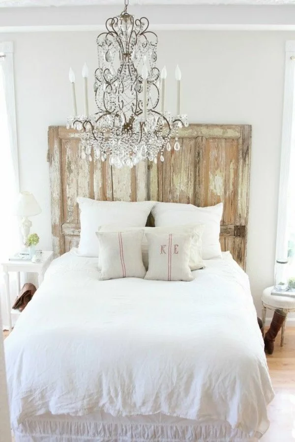massive schlafzimmer landhausmöbel günstig weiß rustikal bettdecke