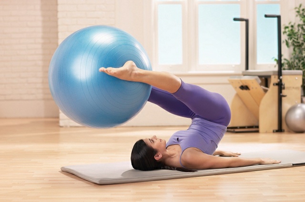 pilates Kalorien verbrauch gymnastikball übungen fortgeschrittene