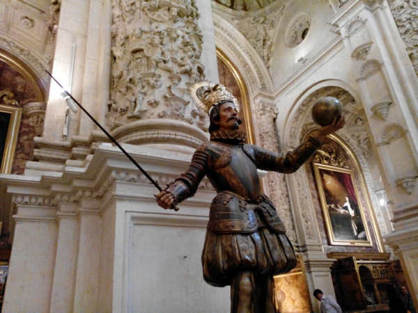 sevilla kathedrale Santa Maria de la Sede kolumbus statue
