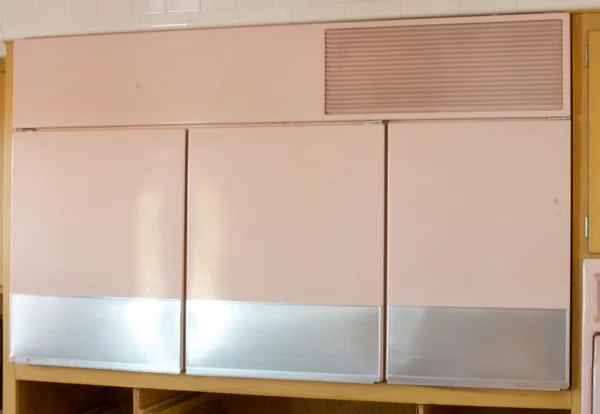 50er jahre kühlschrank rosa metall