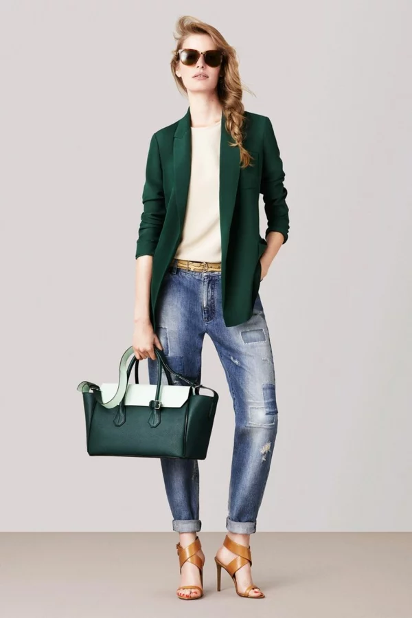 Business Mode für erfolgreiche Damen Outfit mit Jeans grüner Blazer casual sportlich 