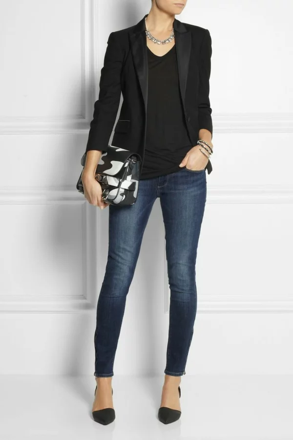Business Mode für Damen Business Outfit skinny Jeans mit schwarzem T-Shirt und Blazer kombinieren 