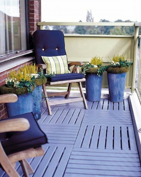 Frühlingsdeko kleiner balkon basteln lila blau farben