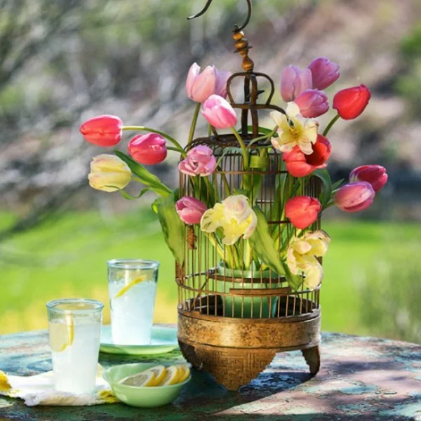 Frühlingsdeko basteln schöne Gartenideen zum Selbermachen tulpen