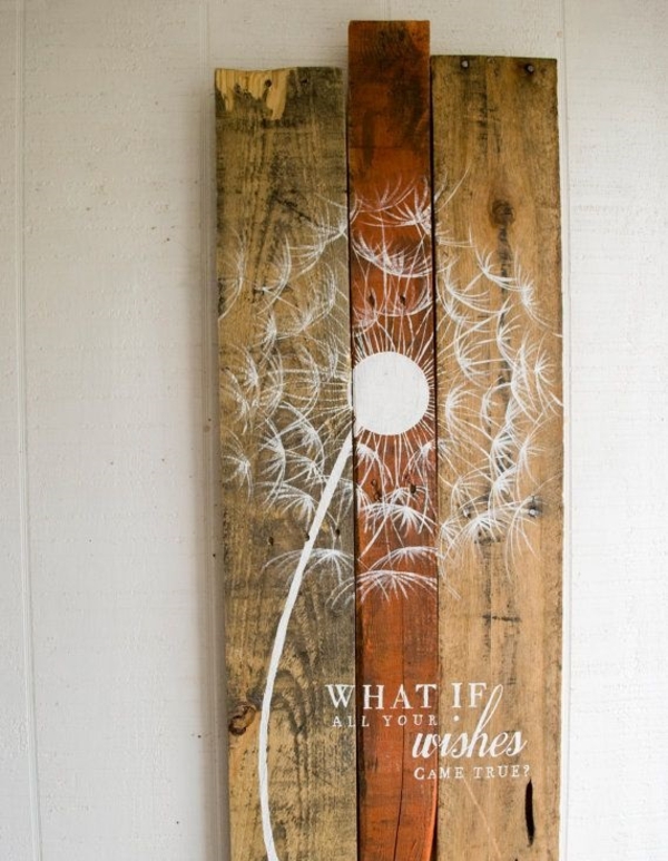 Wanddeko aus Holz diy wanddeko holzpaletten streichen kunstvolle lösung
