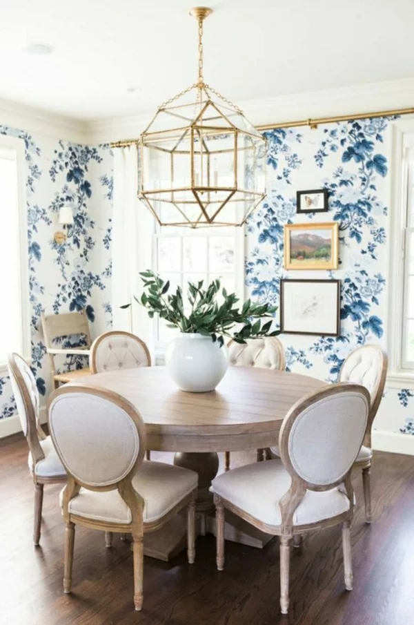 moderne tapeten esszimmer mit floralem muster in blau