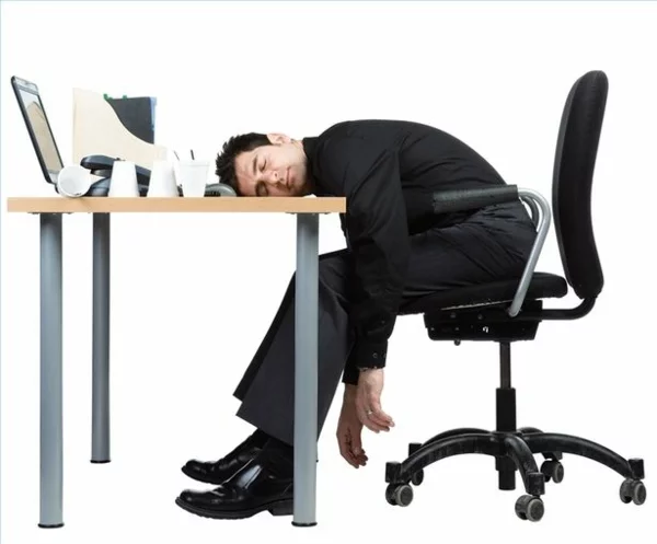 schlaflosigkeit-müdigkeit-office-schlaf
